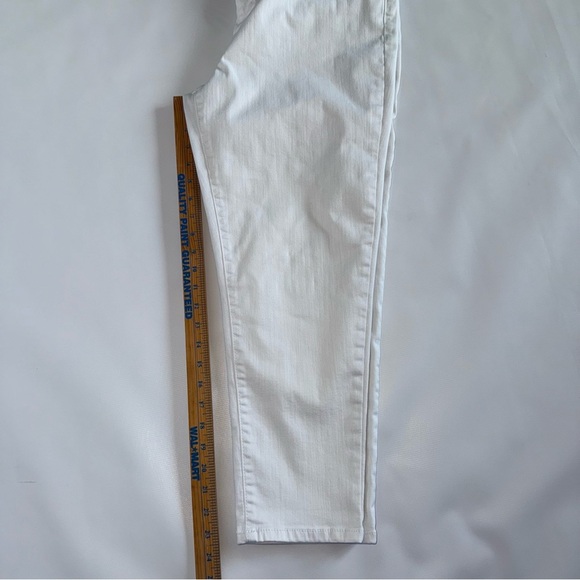 Falls Creek Women’s white Jeans size 16 stretch - Picture 3 of 9